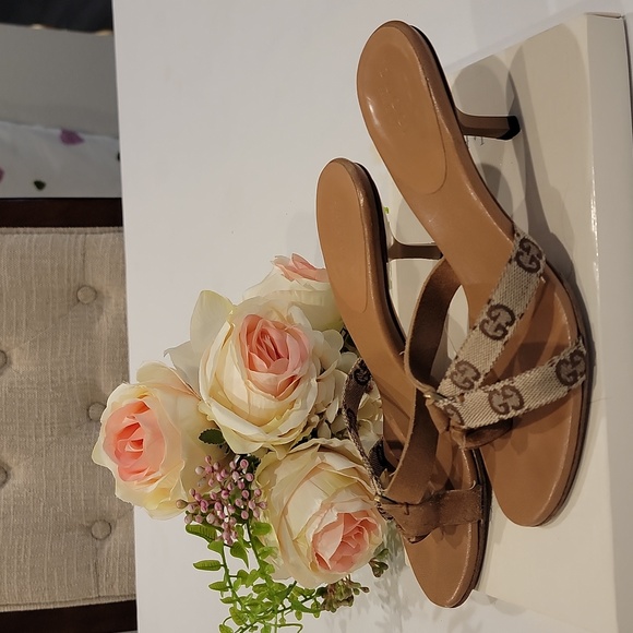 Authentic Gucci sandals - Picture 3 of 9